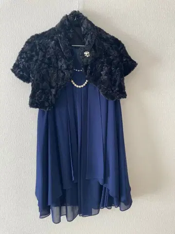 Rew de Rew 네이비 쉬폰 드레스 퍼 숄 포함