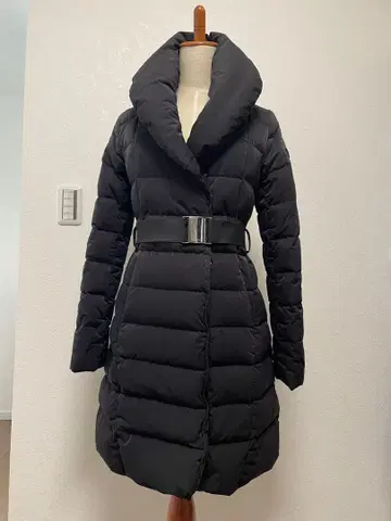 TATRAS 블랙 다운 코트 벨트 포함