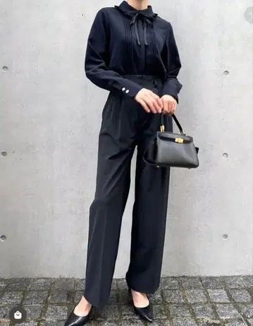 아메노치하레 라운드 프릴 칼라 핀턱 블라우스 새상품!