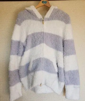 젤라피케 후드 부착 룸웨어 상의