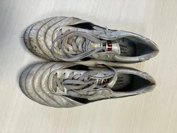 미즈노 모렐리아 축구화 스파이크 화이트/블랙/레드