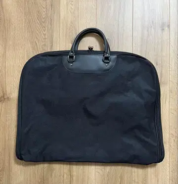 블랙 나일론 가먼트 백