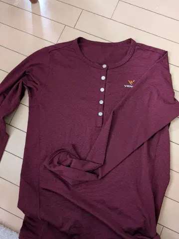 VENEX 버건디 L 버튼 달린 헨리넥