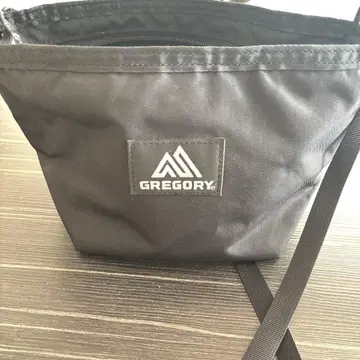 그레고리 이지 숄더