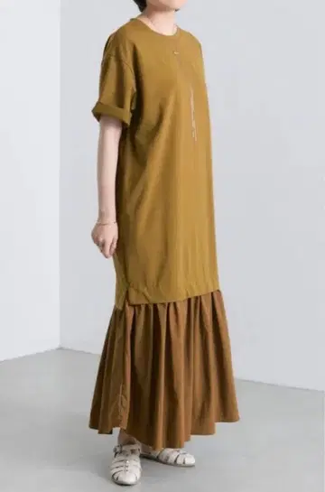 [새상품] 이아파피요네 스미스타일 도킹 원피스 카멜