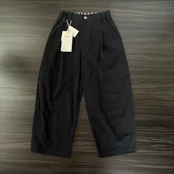 블랙 턱 팬츠 뒷면 벨트 포함 미사용 새상품 M 사이즈