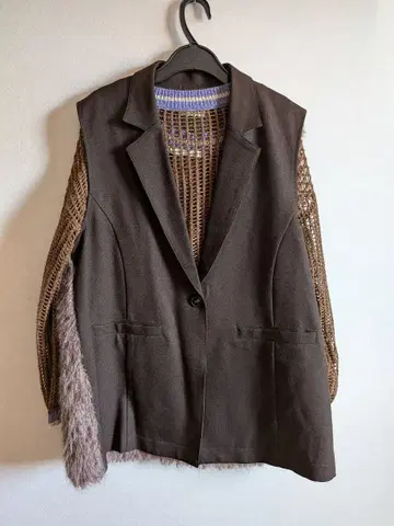 FIKA 브라운 노카라 슬리브리스 자켓