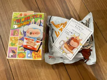 정품 러브브 Wacky Mart 시리즈 피규어 2개