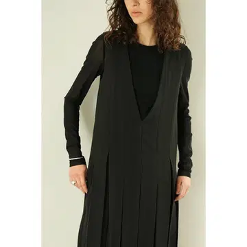 CLANE 클라네 시어 메쉬 크루넥 상의 블랙