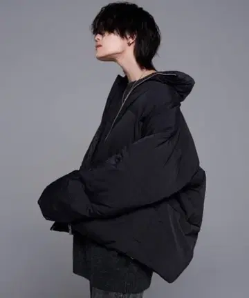 블랙 다운 자켓 후드 부착