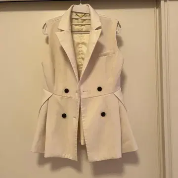 LILYBROWN 베스트 페플럼 베스트 아이보리 릴리 브라운