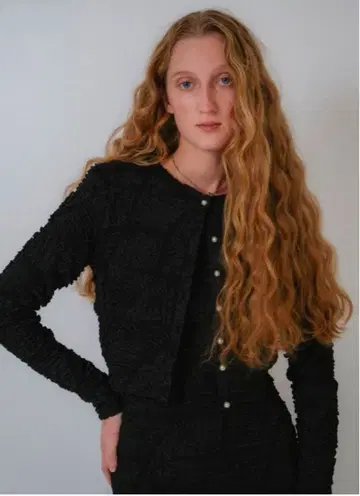 허니미허니 펄 버튼 자카드 숏 기장 가디건 블랙