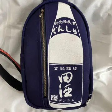 앞치마 바디 백 중간 사이즈 손잡이가 투박합니다