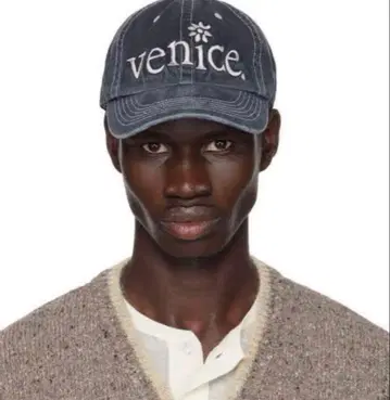 ERL 베니스 자수 캡 택 포함