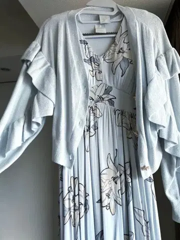 젤라또피케 뮈샤 프릴 가디건 블루