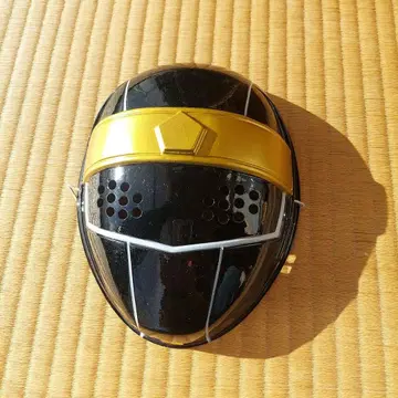 블랙과 금의 전사 헬멧풍 가면