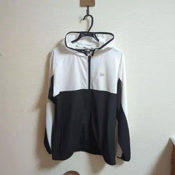 New Era 후드 부착 나일론 자켓