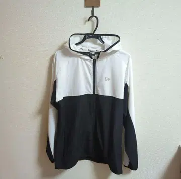 New Era 후드 부착 나일론 자켓