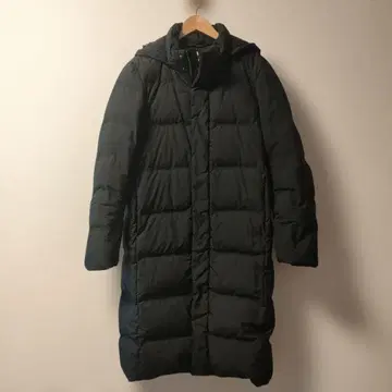 유니클로 심리스 다운 블랙 후드 부착 롱 다운 자켓