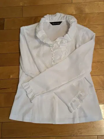 Epitome Valore 프릴 포함 화이트 블라우스