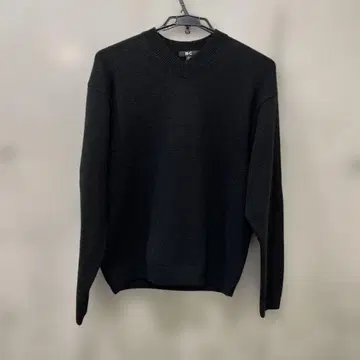 유니클로C 릴랙스 V넥 스웨터 블랙 M 사이즈