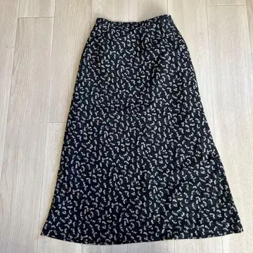 꽃무늬 타이트 스커트 블랙