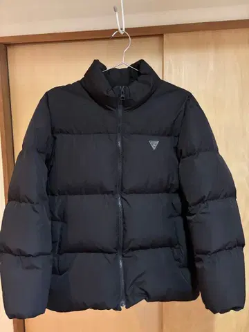 GUESS 블랙 다운 자켓