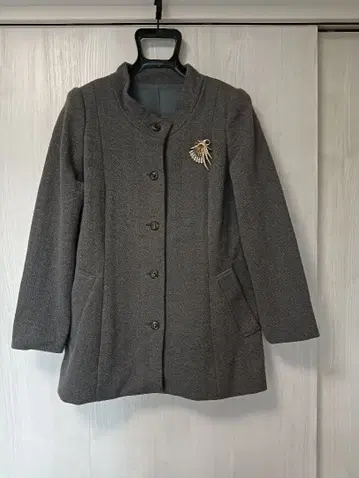 그레이 노카라 자켓 브로치 포함