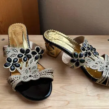 KANNA 힐 샌들 스퀘어힐 골드 블랙