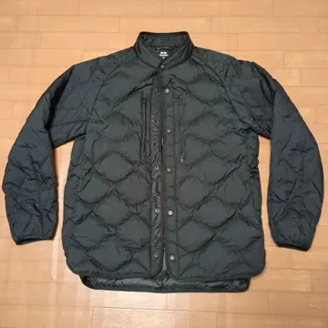 유니클로 화이트 마운티니어링 리사이클 다운 자켓