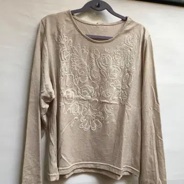 베이지 긴팔 상의 사이즈 M~L