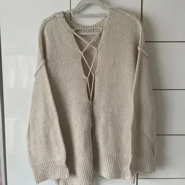 카스타네 아이보리 백 오픈 니트 스웨터 F