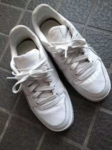 PUMA 화이트 스니커즈 통굽