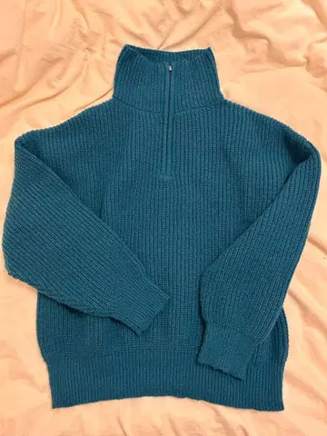 하이넥 니트 하프 지퍼 꽈배기 짜임 터틀넥 블루