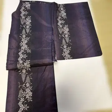 보라색 고구마 염료로 염색한 오시마 명주 단의