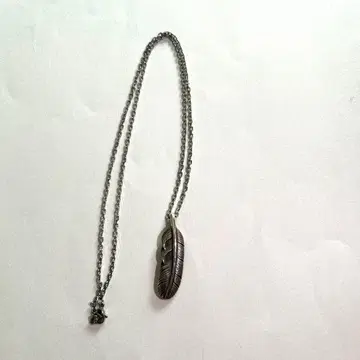 WINS HOUSE 깃털형 펜던트 목걸이