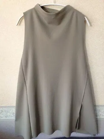 새상품 튜닉 하이넥 슬리브리스 일본제