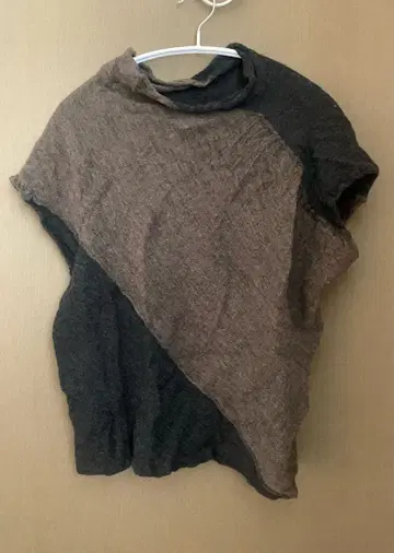 Plantation 니트 비대칭 브라운 그레이