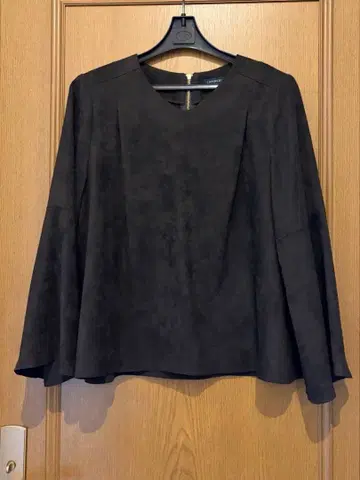 LAPINE 라핀 상의 플레어 슬리브 브라운