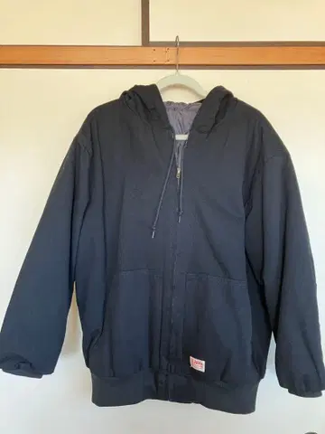 후드 부착 블랙 점퍼