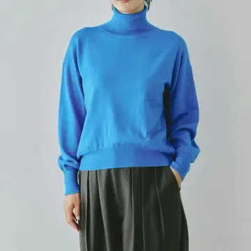 북유럽, 돌려입기 좋은 하이넥 니트 블루