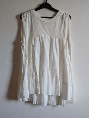 LASUD 화이트 슬리브리스 프릴 상의