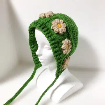 그린 컬러 꽃 자수 니트 모자