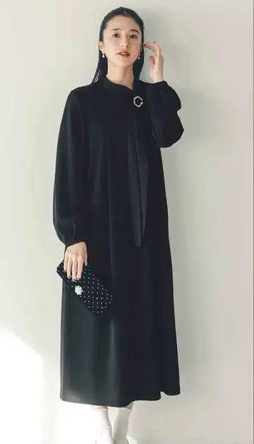 리브인컴포트 보타이 블랙 원피스