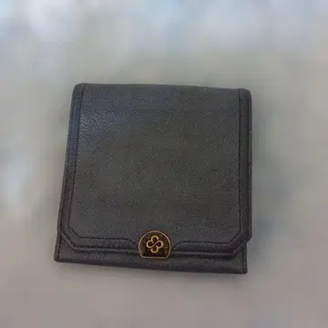 마리끌레르 네이비 가죽 접이식 지갑 골드 금장 장식