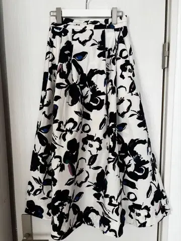 새상품급 PLST 플라스테 플라워 프린트 플레어 스커트 L