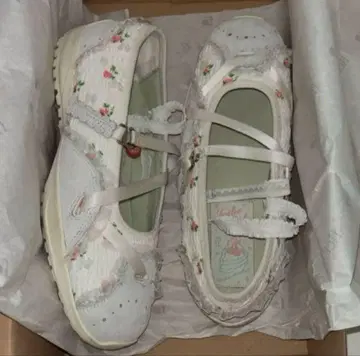 flct 꽃무늬 발레 슈즈 화이트