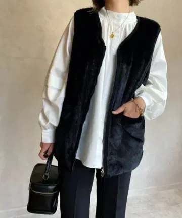 새상품급 ECRIRE 리버서블 베스트 퍼 퀼팅 베스트 블랙