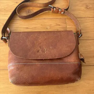브라운 가죽 숄더백