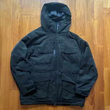 유니클로 화이트 마운티니어링 하이브리드 다운 오버사이즈 자켓